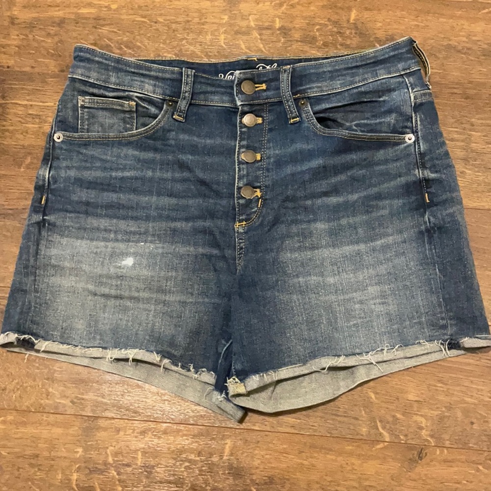 Like new universal thread Jean shorts